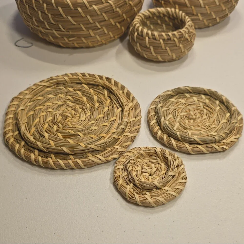 Vintage Set of 3 Round Wicker Baskets With Lids Beige Handmade Indoor Décor